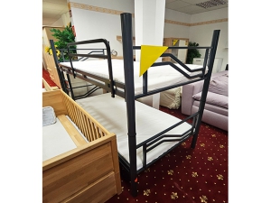 Doppelbett mit Matratzen, Lattenrosten und zwei Nachttischen buche (gebraucht)