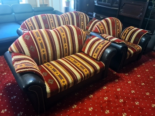Couch 3/2/1 leder-stoff braun/rot gemustert (gebraucht)