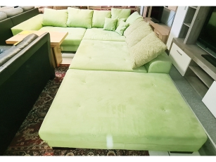 Big Sofa / Wohnlandschaft mit 11 Kissen hellgrün (gebraucht)