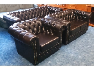 Couch &quote;York&quote; 3/2/1 in Chesterfield-Optik antikbraun mit Nieten