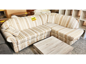 Eckcouch mit 13 Kissen rot/grau (gebraucht)