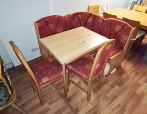 Essecke mit Stauraum + Tisch ausziehbar weiss/grün-gemustert (gebraucht)