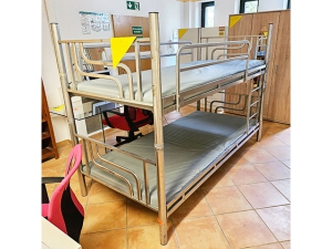 Doppelbett mit Matratzen und Lattenrosten buche hell (gebraucht)