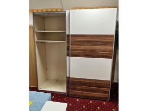 Hochwertiger Schwebetürenschrank 4-türig weiss-glas/trüffeleiche (gebraucht)