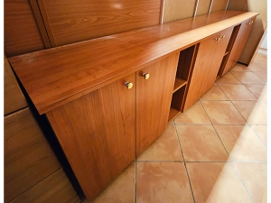 Kommode mit fünf Schubkästen glänzend grau (gebraucht)